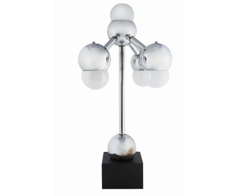 A ROBERT SONNEMAN CHROME MOLECULE TABLE LAMPa five-light chrome table lamp in the formation of a molecule, atop a square base