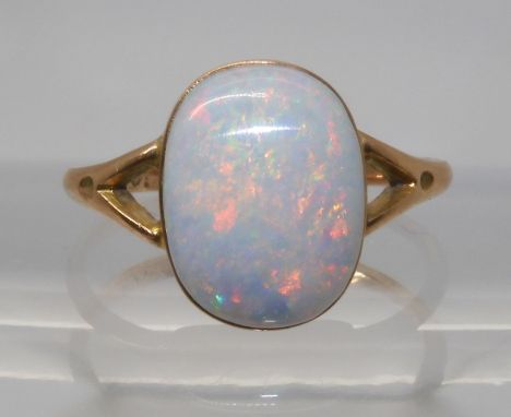 A 9CT GOLD OPAL RING set with a lively white opal of approx 12.2mm x 9.3mm. Finger size P1/2, weight 2.1gms Condition Report: