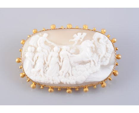 A LATE GEORGIAN CAMEO BROOCH, the oval shaped shell cameo carved to depict a chariot scene with maidens and cherubs, set with