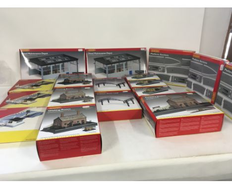 A boxed collection of 17 Hornby 00 gauge scale models mostly new and unused. Includes Station buildings..platforms..Maintenan