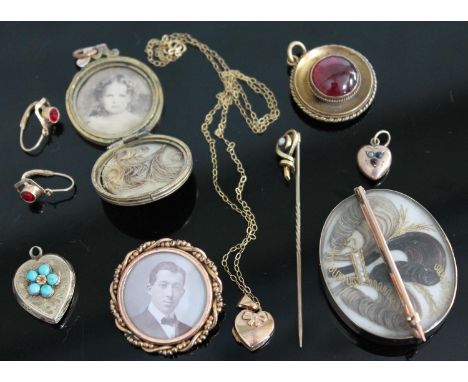 mixed lot of Victorian and later gold and yellow metal jewellery including a stick pin marked '15c' set with a pearl, a heart