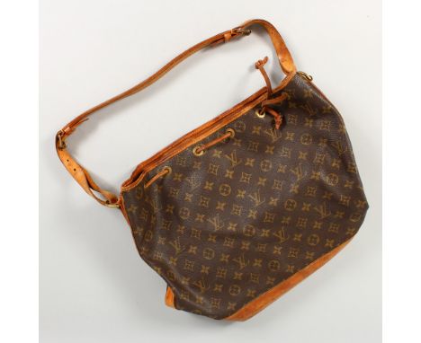 A LOUIS VUITTON LIGHT BROWN SHOULDER BAG.