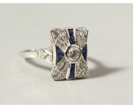 A SILVER PASTE AND SAPPHIRE CLUSTER RING.