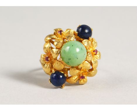 AN 18CT GOLD FANCY CLUSTER RING.