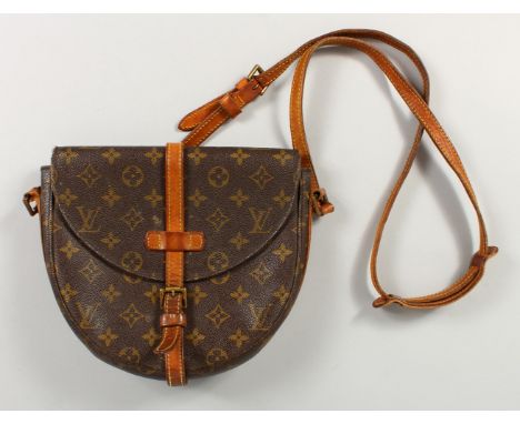 A LOUIS VUITTON LIGHT BROWN SHOULDER BAG.