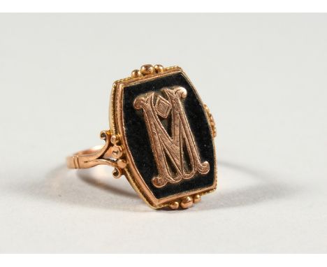 A 9CT GOLD SIGNET RING, "M".