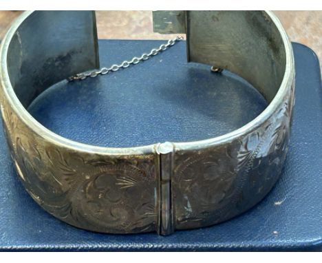 Silver bangle Weight 44g 