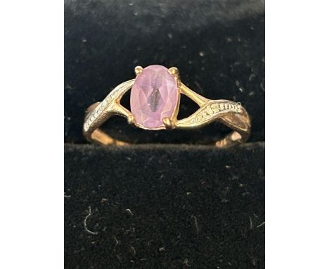 9ct Gold amethyst &amp; diamonds 1.2g Size M 