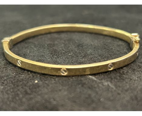 9ct Gold bangle Weight 5.5g 