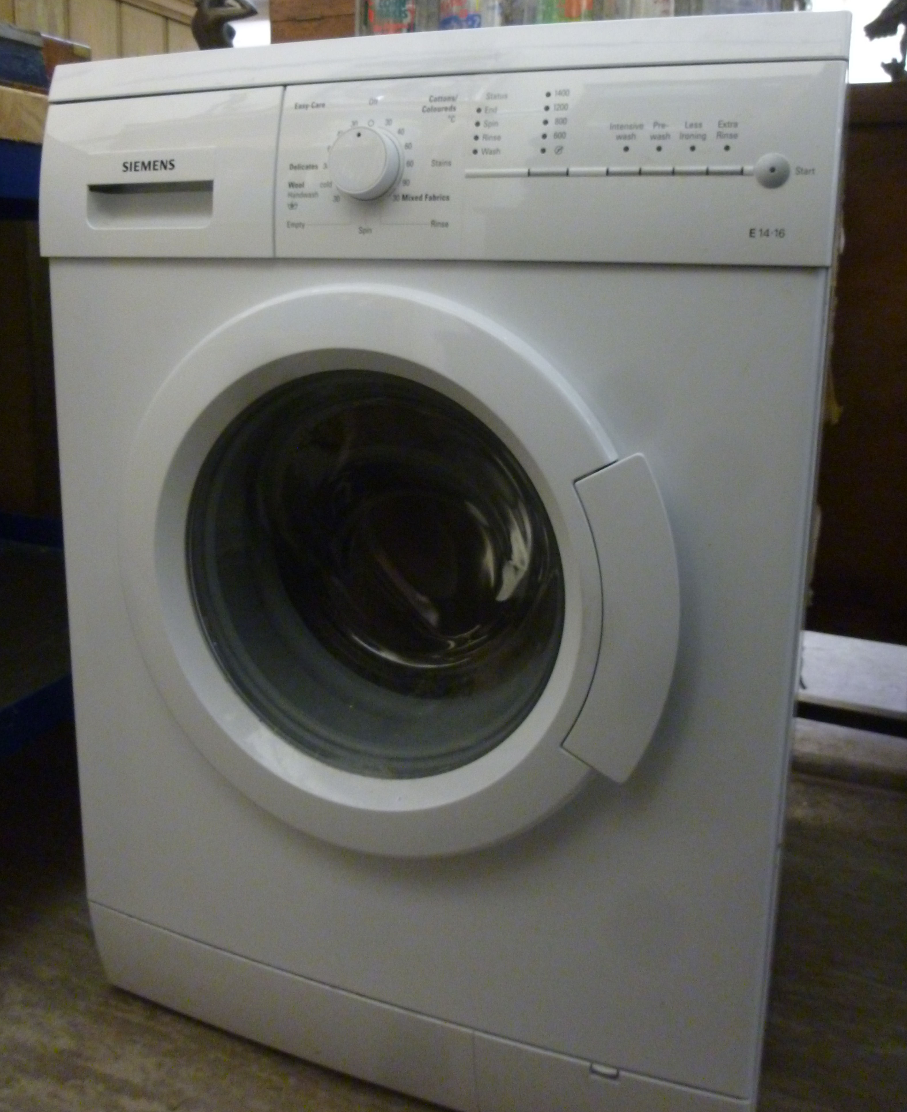 A Siemens E1416 washing machine 33.5''h 23.5''w LAM