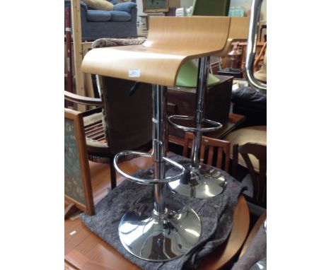 A PAIR OF LIGHT WOOD SEATED AND METAL FRAME BAR STOOLS