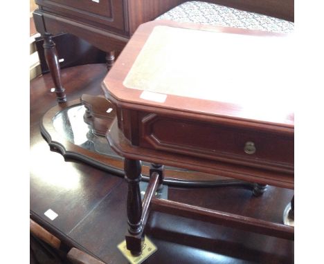 A REPRODUCTION OCCASIONAL TABLE WITH DRAWER TOGETHER WITH A MIRROR AND SHELF