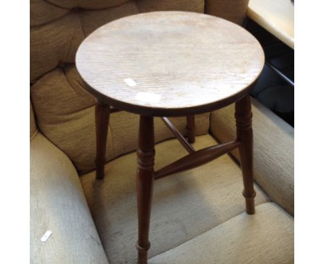 A LIGHT WOOD STOOL WITH SPINDLE LEGS