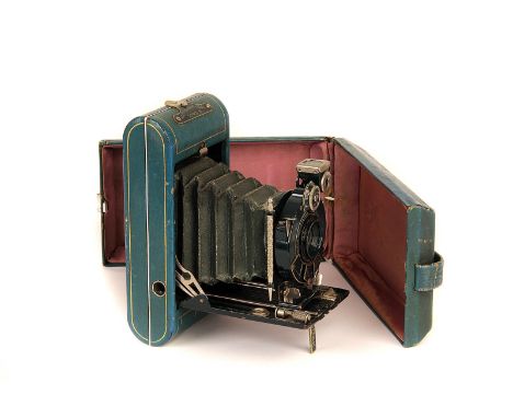 A Kodak Vanity Vest Pocket Series III Camera, blue, with Kodak f/6.3 83mm lens, serial no. 35406, body, G-VG, lens, VG, shutt