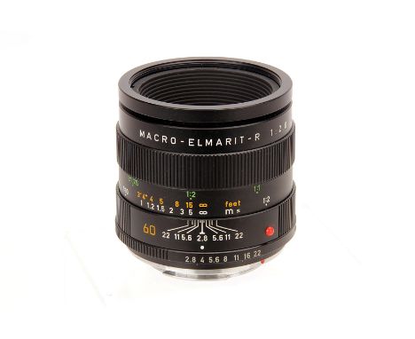 A Leitz Macro-Elmarit-R f/2.8 60mm Lens, black, serial no. 3050473, body, VG, elements, VG, some very light internal haze