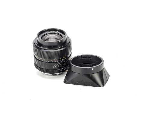 A Leitz Summicron-R f/2 35mm Lens, black, serial no. 2545921, body, G-VG, elements, VG, with caps and hood, in maker’s box