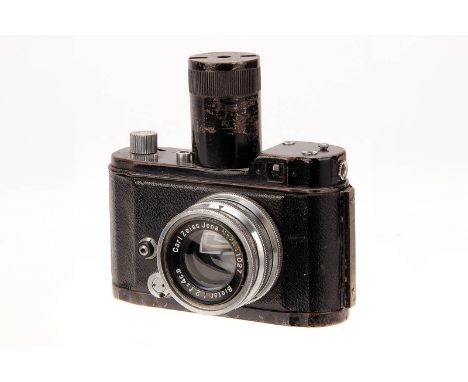 A Berning Robot Luftwaffen Model, black, serial no. F39818-4, with Carl Zeiss Jena Biotar f/2 40mm lens, serial no. 2441027, 