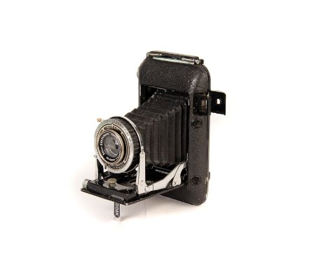 A Kodak Regent I Camera, black, with Schneider Xenar f/4.5 105mm lens, serial no. 880188, body, VG, lens, VG, some haze to re