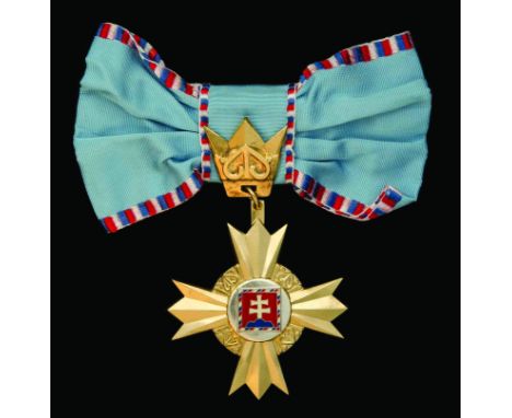 Slovak Republic (post-1993), Cross of the President of Slovakia, First Class badge, in silver, gilt with central enamelled ar