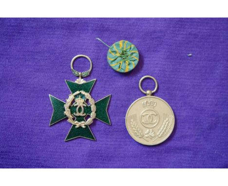 Romania, Order of Agricultural Merit, Carol II issue, Officer’s breast badge, in gilt and green enamel and First Class Merit 