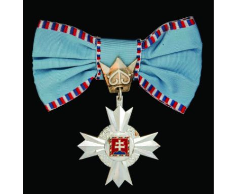 Slovak Republic (post-1993), Cross of the President of Slovakia, Second Class badge, in silver, with central enamelled arms, 