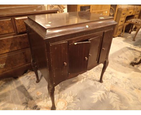 Unnamed vintage record player with winding handle