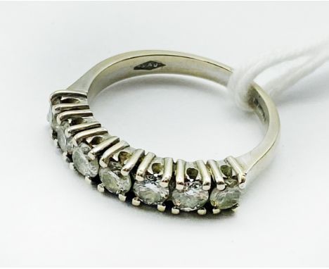 SEVEN STONE DIAMOND RING SET IN 18CT GOLD - SIZE N