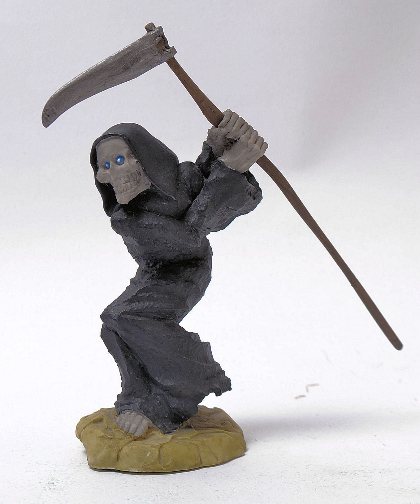 Death Swinging Scythe DW05A from Terry Pratchett’s Discworld made by ...