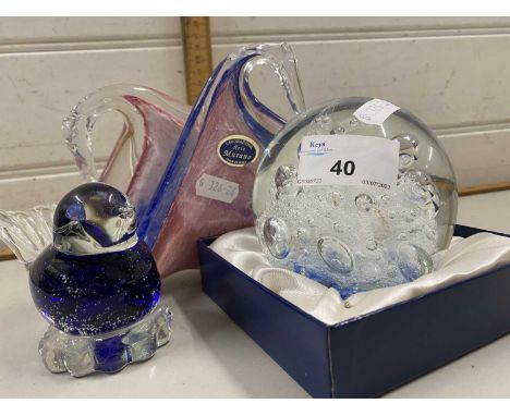 An Abstract Murano glass vase together with a further modern paperweight and a model bird