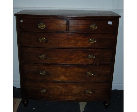 Victorian mahogany bow front chest of 2 small over 4 graduated drawers with brass handles, 114cm wide.