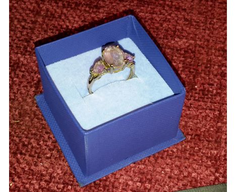 9ct gold ladies ring with 3 amethyst stones, 2 of which are love heart shaped