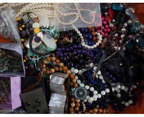 Tray of vintage and modern costume jewellery, crystal, faux pearl, bead necklaces, paste bracelet, pendants, earrings etc