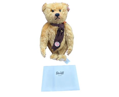 Steiff. British Collectors' 2008 Teddy bear No. 662996, generally excellent in excellent box, reddish blonde mohair, white ta