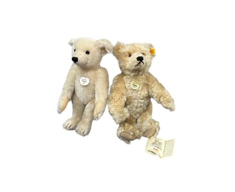 Steiff. Pair of Teddy Bears, generally excellent in good or better boxes, with 1) 1920 Replica light blond mohair, yellow tag