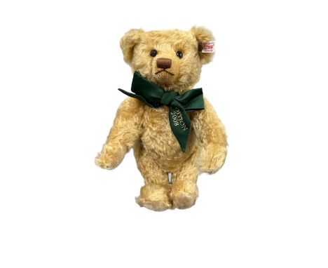 Steiff. Club Edition 2008 teddy bear, white tag No. 420955, excellent in good plus (some lint) drawstring bag, limited editio