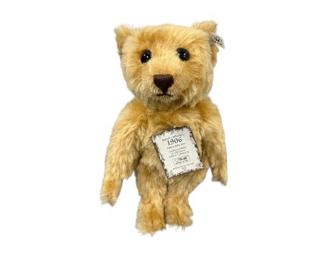 Steiff. British Collectors replica 1906 teddy bear, white tag no. 406096, limited edition of 3000 exclusive to the UK, 1990, 