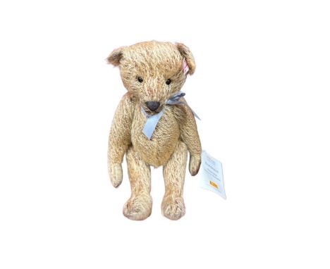 Steiff. Appolinia Margarete 2005 Teddy Bear, golden sparse mohair, white tag 038129, H28cm, excellent in good plus drawstring