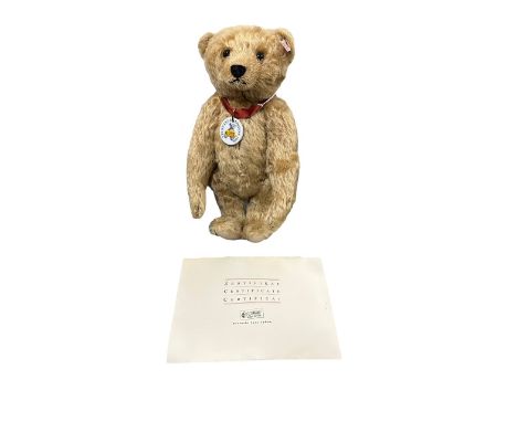 Steiff. Club Edition 2004 teddy bear, white tag No. 420405, excellent in excellent drawstring bag, limited edition certificat