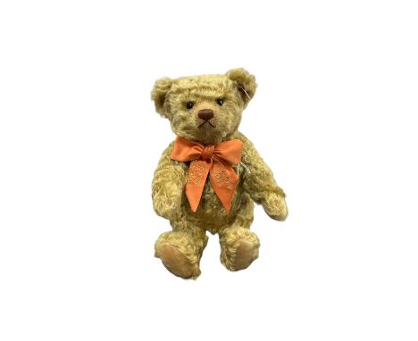 Steiff. Club Edition 2009 teddy bear, white tag No. 420979, excellent in good plus (some lint) black drawstring bag, limited 