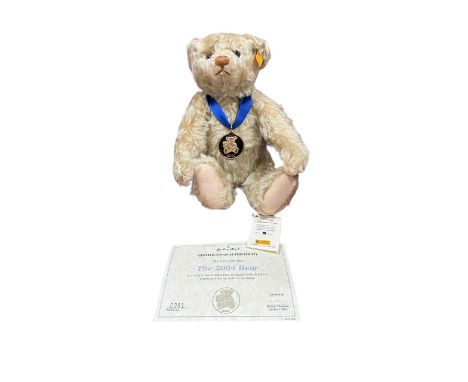 Steiff. 2004 Teddy Bear, blonde mohair, yellow tag 661365, H30cm, excellent in good plus drawstring cotton bag, with medallio