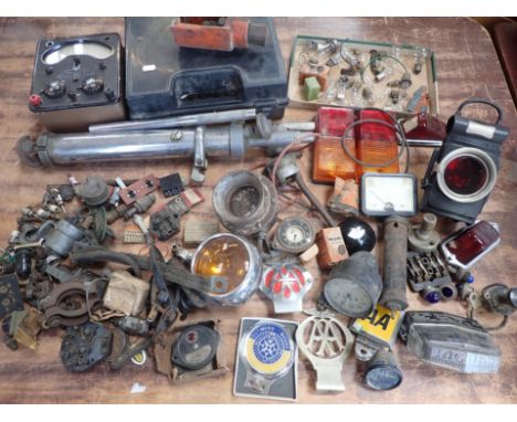 MOTORING: A QUANTITY OF AUTOJUMBLE including a 1930s Ford model C hub puller, a fog lamp, a Buick spring driven dashboard clo