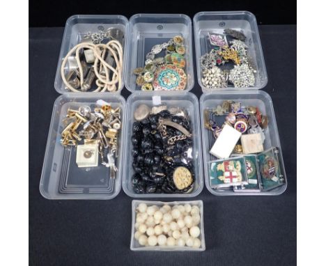 A COLLECTION OF COSTUME JEWELLERY, SOME SILVER including a South African coin brooch, bracelet, enamel badges, vintage whistl