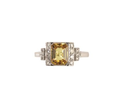 DIAMOND AND YELLOW SAPPHIRE RING the yellow sapphire collet-set flanked either side with four brilliant-cut diamonds, on an 1