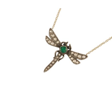 EMERALD AND DIAMOND DRAGONFLY PENDANT NECKLACE 2.5cm wide x 2cm long, attached to a yellow gold fine link chain, 43cm long