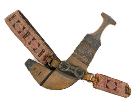 Early 20th century Arab Jambia dagger with silver mounts and horn grip, curved blade with central rib, in original sheath wit