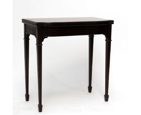 An Edwardian mahogany foldover spin top card table on square tapering legs with spade feet, 80 x 71cm when opened.
