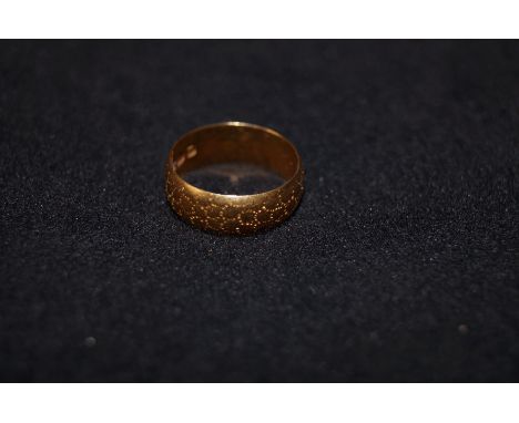 18ct gold wedding band. Birmingham hallmark size K 3.7 grams