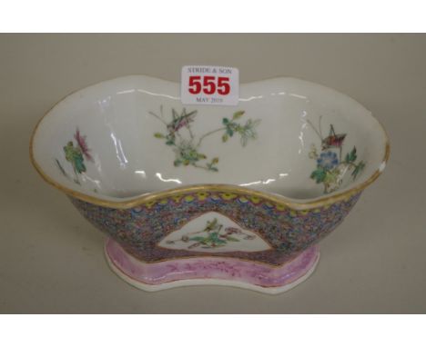 A Chinese famille rose bowl,Â&nbsp;DaoquangÂ&nbsp;seal mark, of shaped outline, the interior painted with grasshoppers and a 