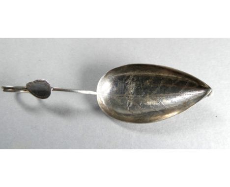 A Georgian silver caddy spoon - naturalistically formed as a leaf, possibly Birmingham 1805, weight 6.3g. 