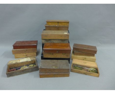 Carton containing a quantity of  travelling scales, boxed (a lot) 